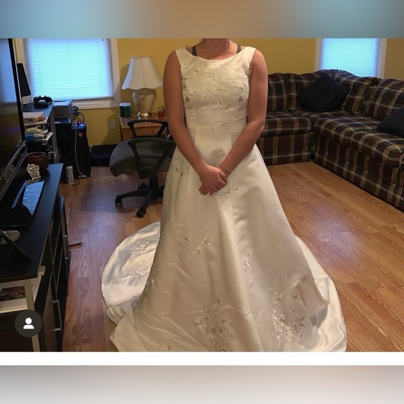 Wedding dress - Picture 3 of 6